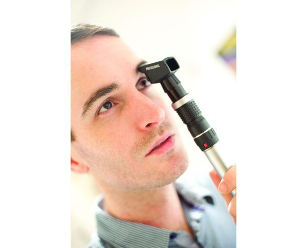 Keeler 3.6V chargeable professional RETINOSCOPE Halogen with Charger set - Image 3